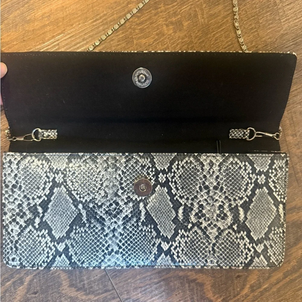 🎉2/$15 Express Black and Gray Snakeskin Clutch